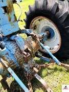 1968 FORD 4000 TRACTOR - 2 SPEED - HOURS UNKNOWN -  FIXER UPPER OR PARTS TRACTOR - BENT STEP - BUMPER BENT - METAL HOOD & PANELS RUSTY - SEAT CUSHIONS ARE GOINE - TRACTOR ROLLS - ONE REAR TIRE FLAT AND BUSTED - BEEN SITTING FOR SEVERAL YEARS -BOTH FRONT LIGHTS MISSING - REAR DRAW BAR - 3 POINT HITCH ARMS - HAS OIL - TRACTOR # C204765 - MODEL # 41024C - UNIT #  8E135 - ENGINE # 8C18A - TRANSMISSION # 8A05E - HYDRAULIC PUMP # 8018B - REAR AXLE # 8814B - HYDRAULIC UNIT #80151 - RURAL KING BATTERY SHIPPED IN MARCH 2014