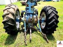 1968 FORD 4000 TRACTOR - 2 SPEED - HOURS UNKNOWN -  FIXER UPPER OR PARTS TRACTOR - BENT STEP - BUMPER BENT - METAL HOOD & PANELS RUSTY - SEAT CUSHIONS ARE GOINE - TRACTOR ROLLS - ONE REAR TIRE FLAT AND BUSTED - BEEN SITTING FOR SEVERAL YEARS -BOTH FRONT LIGHTS MISSING - REAR DRAW BAR - 3 POINT HITCH ARMS - HAS OIL - TRACTOR # C204765 - MODEL # 41024C - UNIT #  8E135 - ENGINE # 8C18A - TRANSMISSION # 8A05E - HYDRAULIC PUMP # 8018B - REAR AXLE # 8814B - HYDRAULIC UNIT #80151 - RURAL KING BATTERY SHIPPED IN MARCH 2014