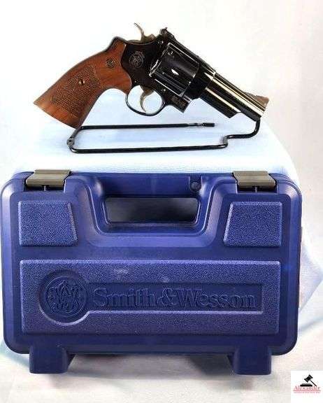 SMITH & WESSON 29-10 REVOLVER - .44MAG - 4" BARREL - S&W CHECKERD WOOD GRIPS - DEEP BLUING - MINT CONDITION - S&W CASE WITH BOOK - S/N DYU9842 image