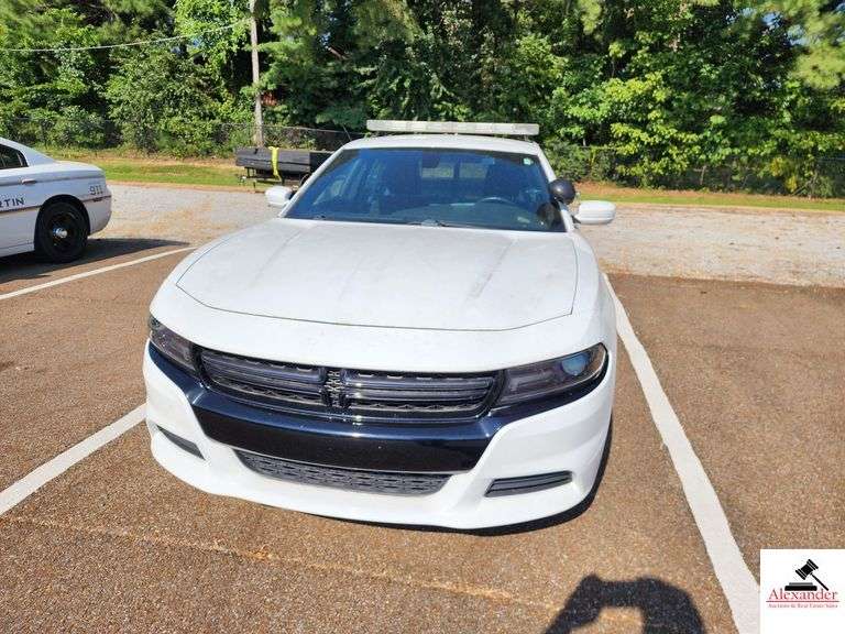 2015 DODGE CPO PASSENGER PATROL CAR - 94,688 MILES - BLACK INTERIOR - METAL CONSOLE - PLASTIC REAR SEAT ORIGINAL SEAT REMOVED - PROGUARD DIVIDER BACK AND FRONT SEATS - LIGHTS WILL BE REMOVED - CAR NEEDS CLEANING - FEW PAINT PECKS - GLUE FROM WHERE DECALS WERE REMOVED - REAR BUMPER PASSENGER SIDE PAINT RUBBED OFF - PAINT PECKS ON PASSENGER REAR FENDER - GOOD TIRES -  ELECTRIC PROBLEM - VIN# 2C3CDXAG3FH748451 image