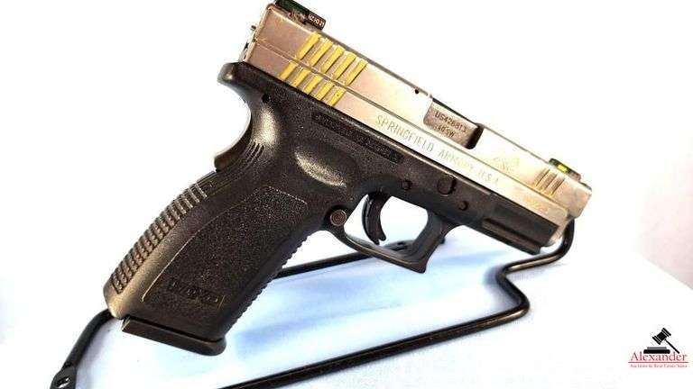 SPRINGFIELD ARMORY XD-40 PISTOL – 40 SW - SEMI-AUTO – STAINLESS OVER BLACK – GRIP AND LOWER FRAME GOOD COLOR – SLIGHT WEAR ON EDGES – TOP OF BBL SHOWS HOLSTER WEAR – S/N US426813 image