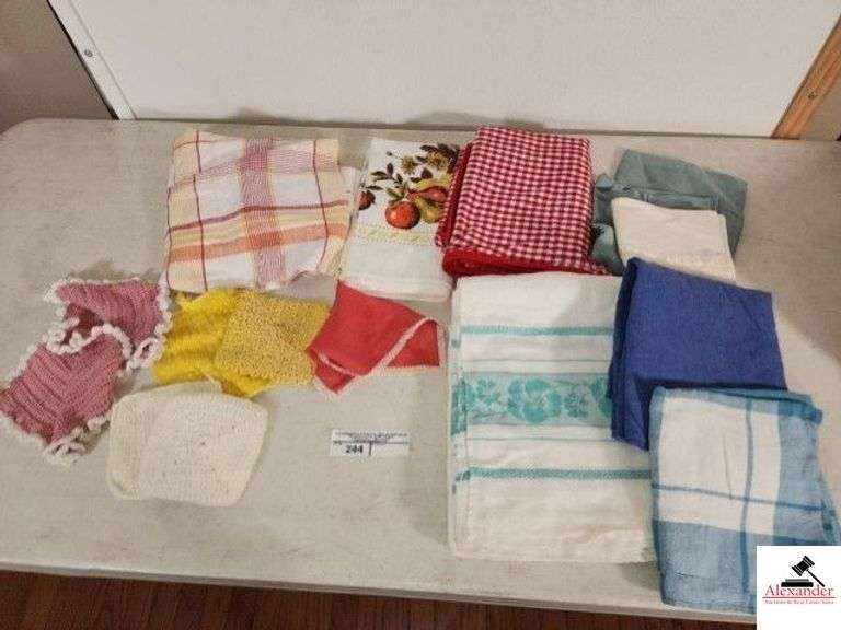 COLLECTION OF TABLE CLOTHS & KITCHEN LINENS (NW BEDROOM) image