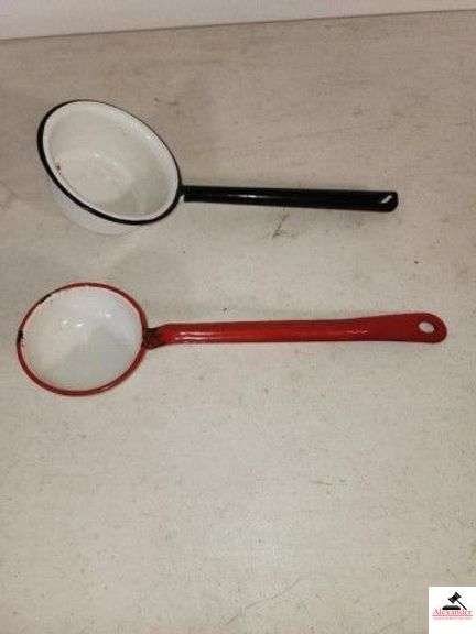 BLACK & WHITE ENAMEL  WATER DIPPER & RED/WHITE SPOON - (FEW PECKS) (NW BEDROOM) image