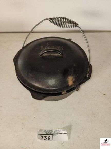 LODGE DUTCH OVEN USA 8DO - 4" DEEP - VAILED HANDLE WITH SPRING HANDLE - (GARAGE) image