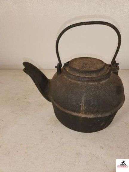 VINTAGE CAST IRON 8 STAR TEA POT GOOD CONDITION -  (GARAGE) image