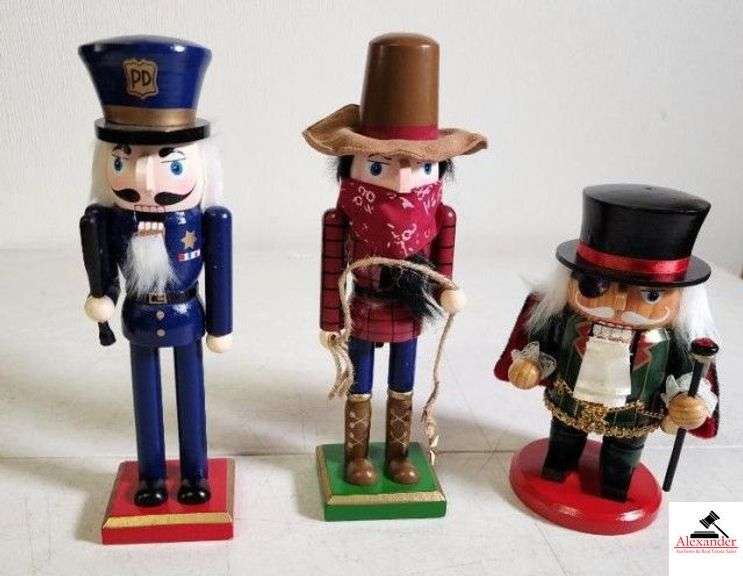 (3) NUTCRACKERS POLICE 9.7" - CHRISTMAS 2019 - BANDIT WITH ROPE - ONE-EYED BART (UPSTAIRS) image