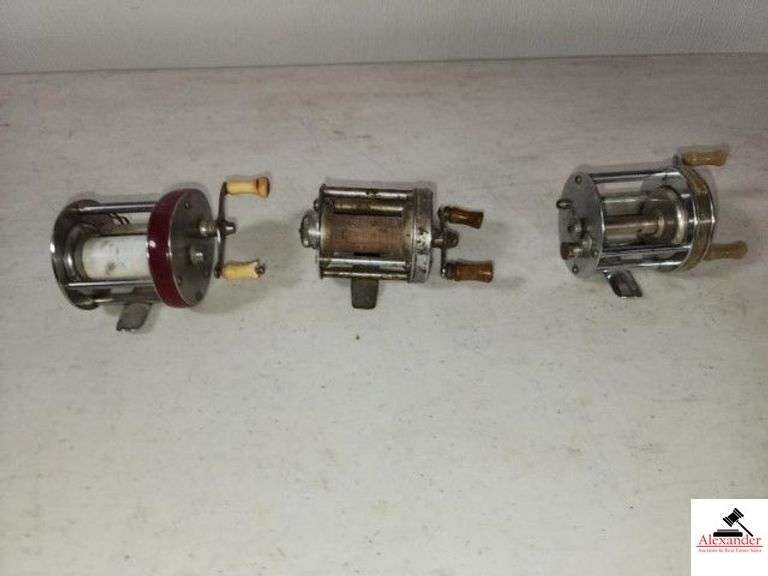 SOUTH BEND #900 SMOOTHCASE REEL, DIRECT DRIVE FLUEGER  SKIL KAST #1953 REEL - SHAKESPEARE TRIUMPH CASTING REEL ,MD. OX  1958 (LIVING ROOM ON CHINA CABINET) image