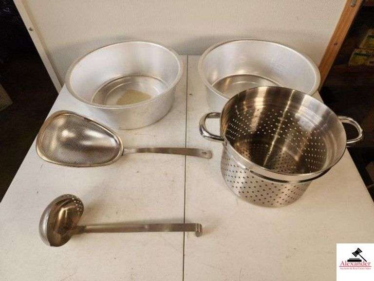 (2) ALUMINUM DISH PANS - STAINLESS COLINDAR STAINLESS LADLE - STAINLESS SIFTER SCOOP - USED - (TRAILER) image