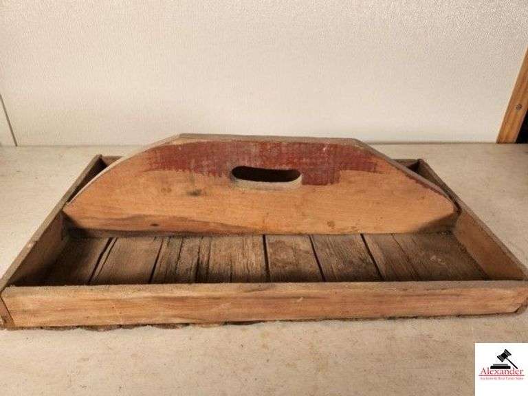 STRAWBERRY QUART CARRIER PLANK BOTTOM - ONE PLANK IS LOOSE - OVERALL CONDITION IS GOOD - (GARAGE) image