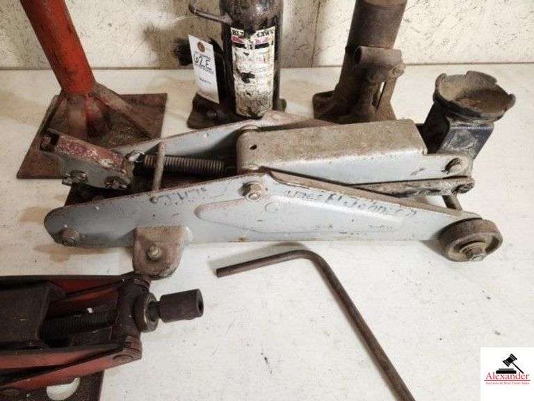 (2) HYDRAULIC JACKS FLOOR JACK - ANTIQUE CAR JACK - (SHOP) image