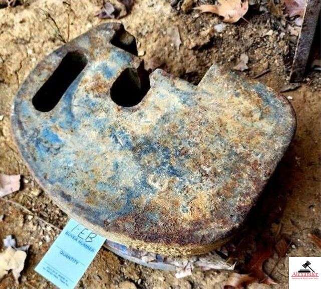 (2) KUBOTA FRONT TRACTOR WEIGHTS (IMP. SHED) image