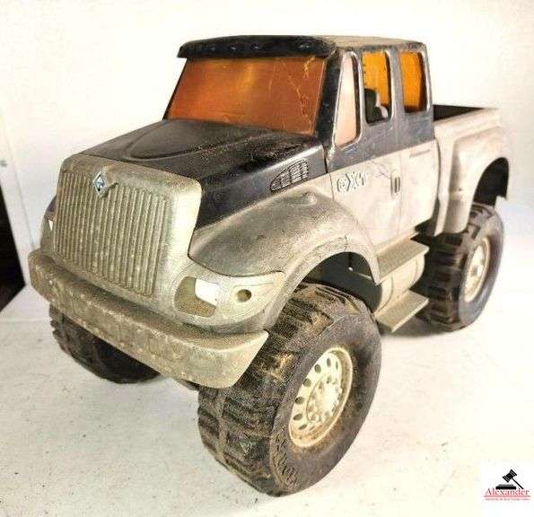 TONKA INTERNATIONAL CXT BIG WHEEL TRUCK HARD PLASTIC - NEEDS CLEANING - WINDSHIELD IS CRACKED - (GARAGE) image