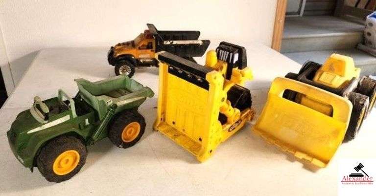 JOHN DEERE PLASTIC DIRT HAULER HYDRAULIC STYLE RAMPS - TONKA GRAVEL LOADER - TONKA DOZER CONSTRUCTION GRAVEL TRUCK - (GARAGE) image