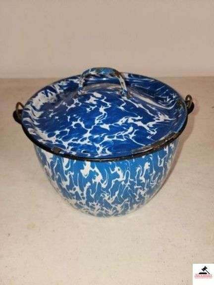 AQUA BLUE & WHITE GRANITEWARE DUTCH OVERN -8" WIDE 5 1/4" TALL WITH VAIL & LID ( FEW CHIPS) - (NW BEDROOM) image