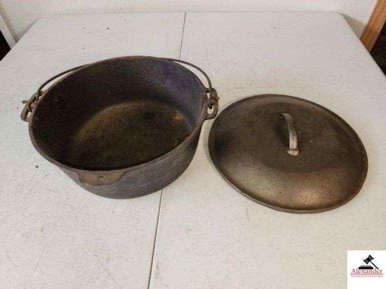 IRON DUTCH OVEN - LID AND VAIL - 10 1/4 - 8 - (TRAILER) image