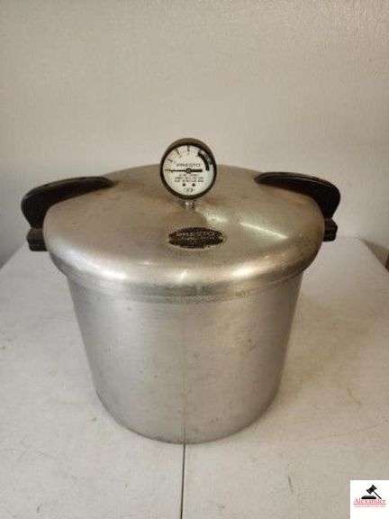PRESTO COOKER CANNER - 21 QT - USED - WIRE RACK WITH HANDLES INSIDE - (2) PLASTIC TUBS - PAN COVER - (TRAILER) image
