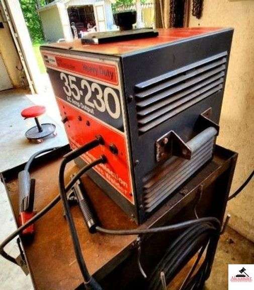 CRAFTSMAN ARC WELDER 35-230 AC AMP POTUT VARIABLE AMP SERVICE - WELDS UP TO 3/16" ROD - HEAVY DUTY - (SHOP) image