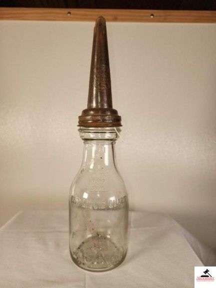 QUART DURAGLASS OIL BOTTLE WITH METAL SPOUT MASS. 0-11-B SEAL - FILL TO LINE - PA SERIAL NO. M-2-4 - 64 MINN INSIDE TRIANGLE - N.G. M 10 APPROVED INSIDE CIRCLE - (GARAGE) image