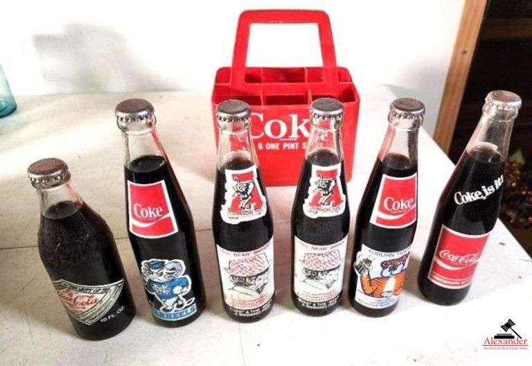COCA-COLA NORTH CAROLINA TARHEELS BOTLE '81-'82 CHAMPIONS - (2) COKE ALABAMA CRIMSON TIDE PAUL "BEAR" BRYANT "COKE & THE BEAR A WINNING PAIR) - COKE AUBURN TIGERS 1983 SCC CHAMPIONS 1984 SUGAR BOWL CHAMPIONS - COKE KENTUCKY DERBY 109TH RUN FOR THE ROSES - COCA-COLA 10OZ BOTTLE 1901 - 75 YEARS OF BOTTLE REFRESHMENT - PLASTIC CARRIER (UPSTAIRS) image
