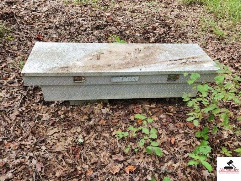 DELTA DIAMOND PLATE PICKUP TRUCK BED TOOL BOX (IMP SHED) image