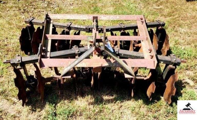 300 DISC HARROW BY A.T.L.A.S. 20 X18" BLADES -  CUTTING DISC IN GOOD CONDITION - VERY LITTLE WEAR - image