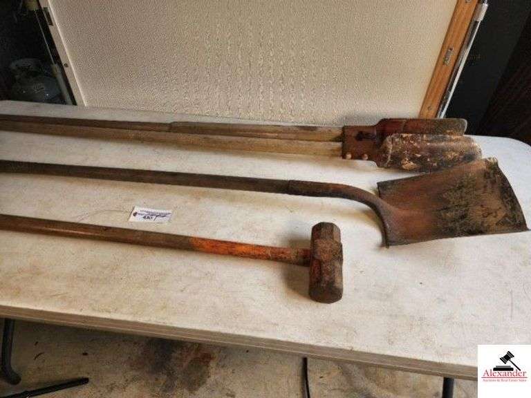 POST HOLE DIGGER SLEDGE HAMMER - HANDLE IS CRACKED - FLAT SHOVEL - (SHED) image