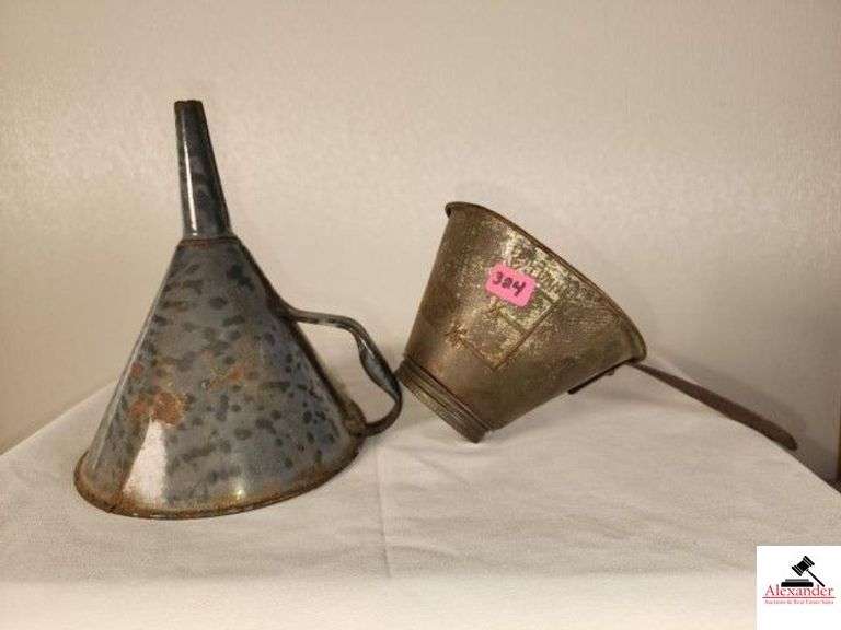 GRANITE WEAR FUNNEL GREY WITH HANDLE - HAS FEW ENAMEL CHIPS - MEASURING FUNNEL - 1/4 TO 1  - (GARAGE) image