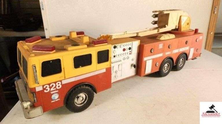 TONKA #328 FIRE RESCUE TRUCK NEEDS CLEANED - LADDER LOOKS BROKEN - (GARAGE) image