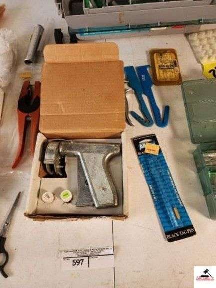 LIVESTOCK SUPPLIES Y-TEX ULTRA TAGGER PLUS - RALGRO PELLET INJECTOR - TWO TAGGING GUNS - ADDITIONAL PARTS FOR INJECTOR - TUBES - PLASTIC TACKLE BOX - NEEDLES - FEW TAGS - NUMEROUS NEEDLES - SOME MEDICAL SUPPLIES - REVALORS TAGGER - (SHOP) image