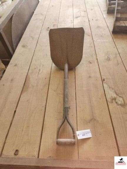 METAL CORN SCOOP (TOOL SHED) image