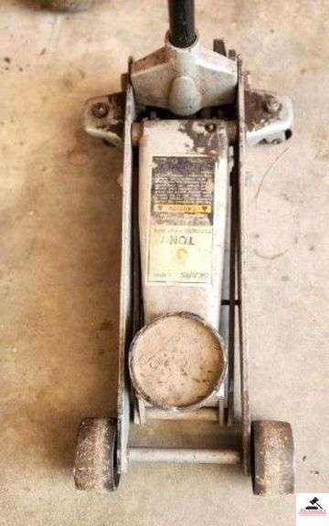 ROLLING FLOOR JACK (SHOP) image