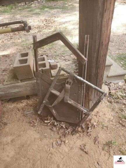 DEER HUNTING TREE STAND (IMP SHED) image