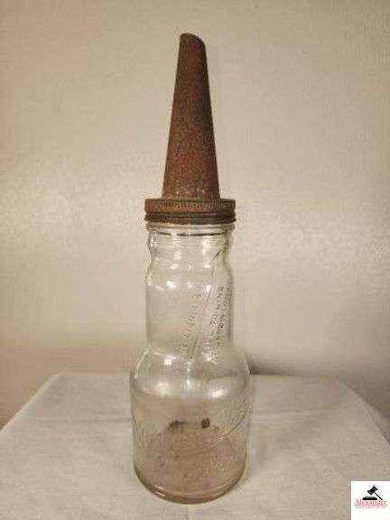 MARQUTTE MANUFACTURING CO OIL BOTTLE ST. PAUL, MINN. - 1 LIQUID QUART - METAL SPOUT IS RUSTY - (GARAGE) image