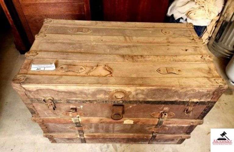 FLAT TOP TRUNK - 32" X 22"  X 19" DEEP WOOD BANDS - LEATHER STRAPS - NO KEY - HANDLE MISSING - TRAY - LID SHOWS WATER CIRCLES - SHOWS WEAR(SHED) image