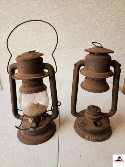(2) ANTIQUE OIL LANTERNS ONE WITH GLASS CHIMNEY - COLD BLAST - MADE IN USA - RUSTY - OTHER LANTERN HAS NO GLASS - LOUISVILLE, KY (TRAILER) image