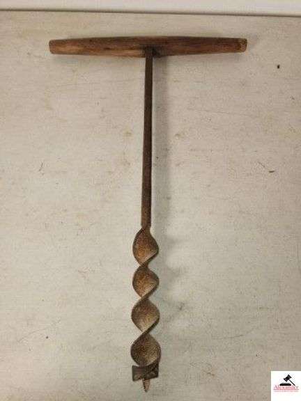 VINTAGE "T" HAND DRILL 22" LONG - HANDLE IS 16" - (GARAGE) image