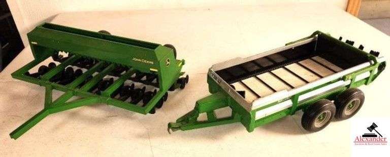 JOHN DEERE GRAIN DRILL - LID IS MISSING - FRONTIER MANURE SPREADER - (GARAGE) image