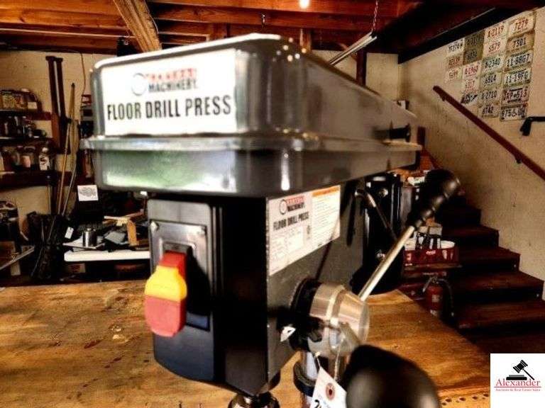 CENTRAL MACHINERY FLOOR DRILL PRESS 120 VOLT - CHUCK CAP. 7/64" - 5/8" - TABLE ROTATION 360 DEGREE - ELECTRICAL RATING 120 VAC - SPEEDS 220-36R AMP 18 SPEED - TABLE TILT 0 TO 45 DEGREES - RUNS - (SHOP) image