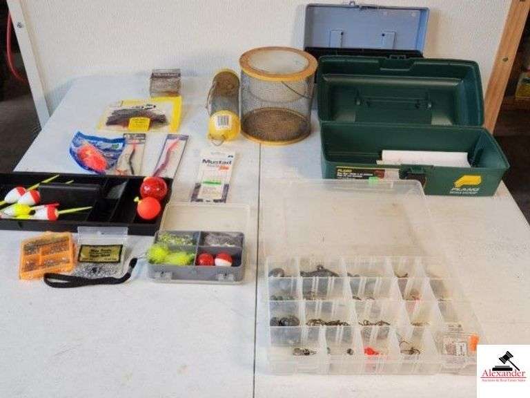 PLANO GREEN TACKLE BOX - FLY FISHING SET PLASTIC CORKS - SPLIT SHOT - PLASTIC WORMS - MUSTAD PISCATOR RIG - PLASTIC BOX WITH FISH STRING - HOOKS - WEIGHTS - JIGS - CRICKET BOXES - PLASTIC BOBBERS - COLLECTION OF SWIVELS - (TRAILOR) image