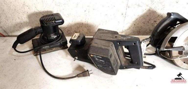 SKIL POWER SAW - RUNS BLACK & DECKER BASIC BELT SANDER - 3" X 21" BELT - PLUS EXTRA - SANDER MAY NEED REPAIR - (SHOP) image