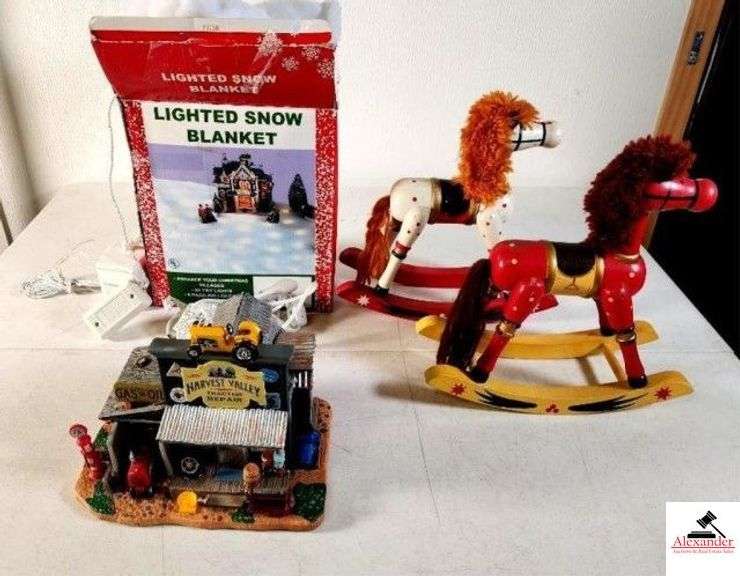 LEMAX CAROLE TOWNE COLLECTION LIGHTED HARVEST VALLEY TRACTOR REPAIR COUNTRY STORE & GARAGE - GAS PUMP IS LOOSE & PIPE MISSING (NO BOX) - LIGHTED SNOW BLANKET - (2) WOODEN ROCKING HORSES WITH MANE AND TAIL (UPSTAIRS) image
