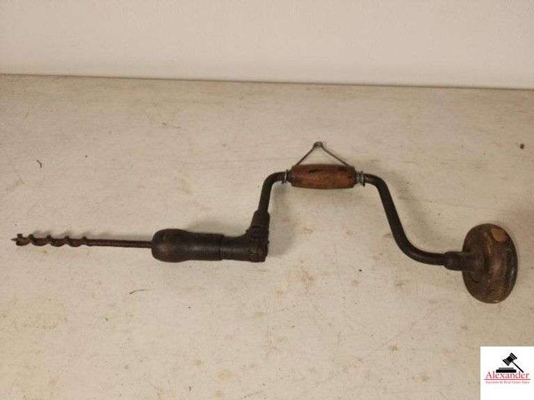VINTAGE HAND DRILL RATCHED BIT BRACE WITH WOOD HANDLE - ONE BIT - (GARAGE) image