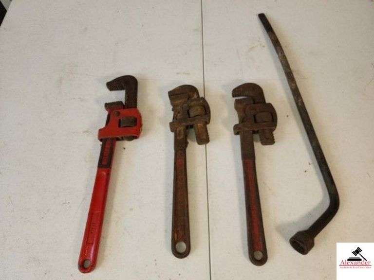 3 PIPE WRENCHES TIRE WRENCH (TRAILER) image