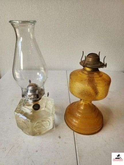 AMBER OIL LAMP WITH WICK (NO GLOBE) LAMP LIGHT CLEAR GLASS OIL LAMP (TRAILER) image