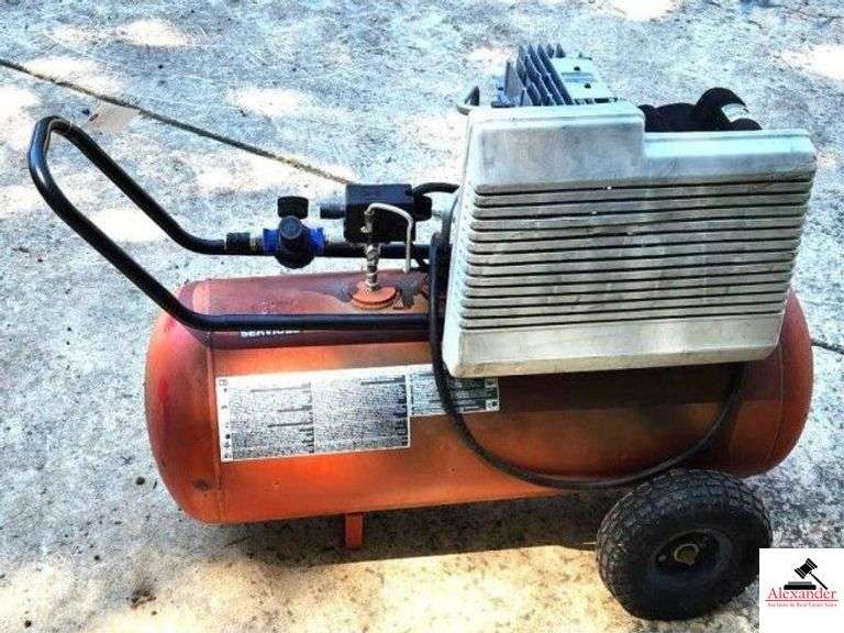 ELECTRIC AIR COMPRESSOR 10.1CFM - 135 PSE - 2.0 HP - 25 GAL - 6.8 SCFM OIL LUBRICATED - (SHED) image