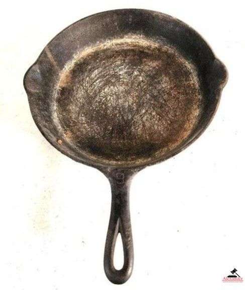 GRISWOLD #9 IRON SKILLET - ERIE, PA, USA #710 - NEEDS CLEANED - (GARAGE) image