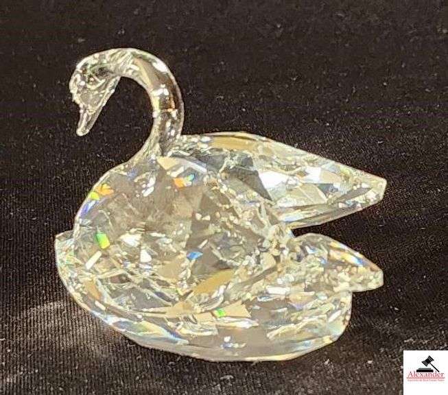 SWAROVSKI CRYSTAL SWAN (CHINA CABINET) image