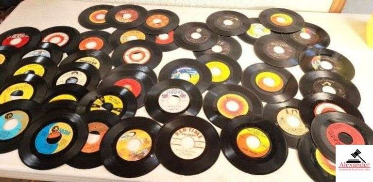 (50 +/-) COLLECTION OF 45 JUKE BOX RECORDS COUNTRY - DAVIE HOUSTON - DON WILLIAMS - JOHNNY CASH - GLENN CAMPBELL - WYNN STEWART - JOHNNY REBEL - BUCK OWENS - DIONNE WARWICK - THE COON HUNTERS - DAVID HOUSTON - ROGER MILLER - MAMAS & PAPAS - DOLLY PARTON - OLIVIA NEWTON JOHN - TEX RITTER - JERRY LEWIS - SAMMY DAVIS, JR. - WANDA JACKSON - JOHNNIE WHITE - (GARAGE) image