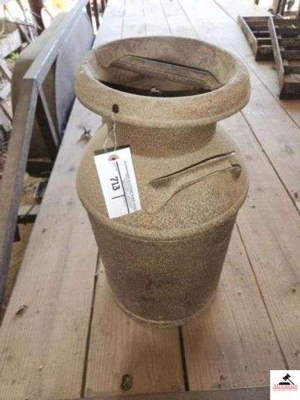VINTAGE MILK CAN 10 GALLON WITH DOUBLE HANDLE TOP- RUSTY - (GARAGE) image
