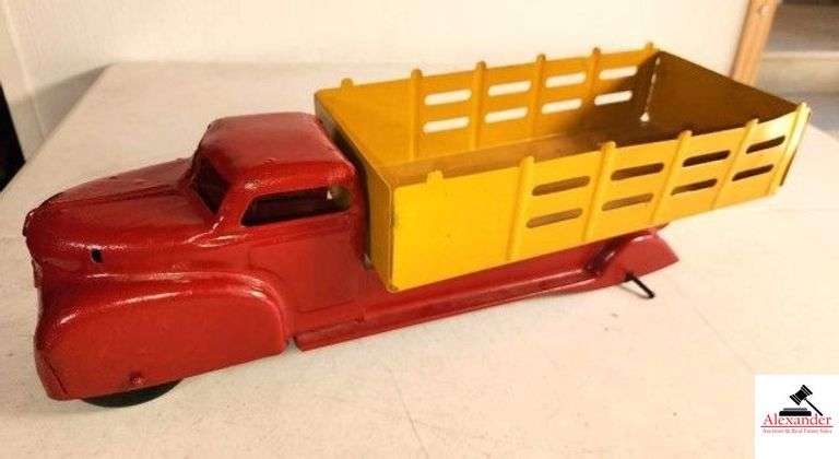 ANTIQUE METAL TRUCK WITH CATTLE BED APPEARS TO BE REPAINTED - BED IS LOOSE - AXEL IS LOOSE - FRONT BUMPER AND EMBLEM MISSING - (GARAGE) image